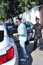 Sonakshi Sinha snapped as she came for lunch in Bandra on 21st feb 2016